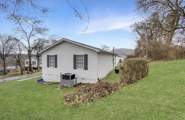 a view of a house with a yard
