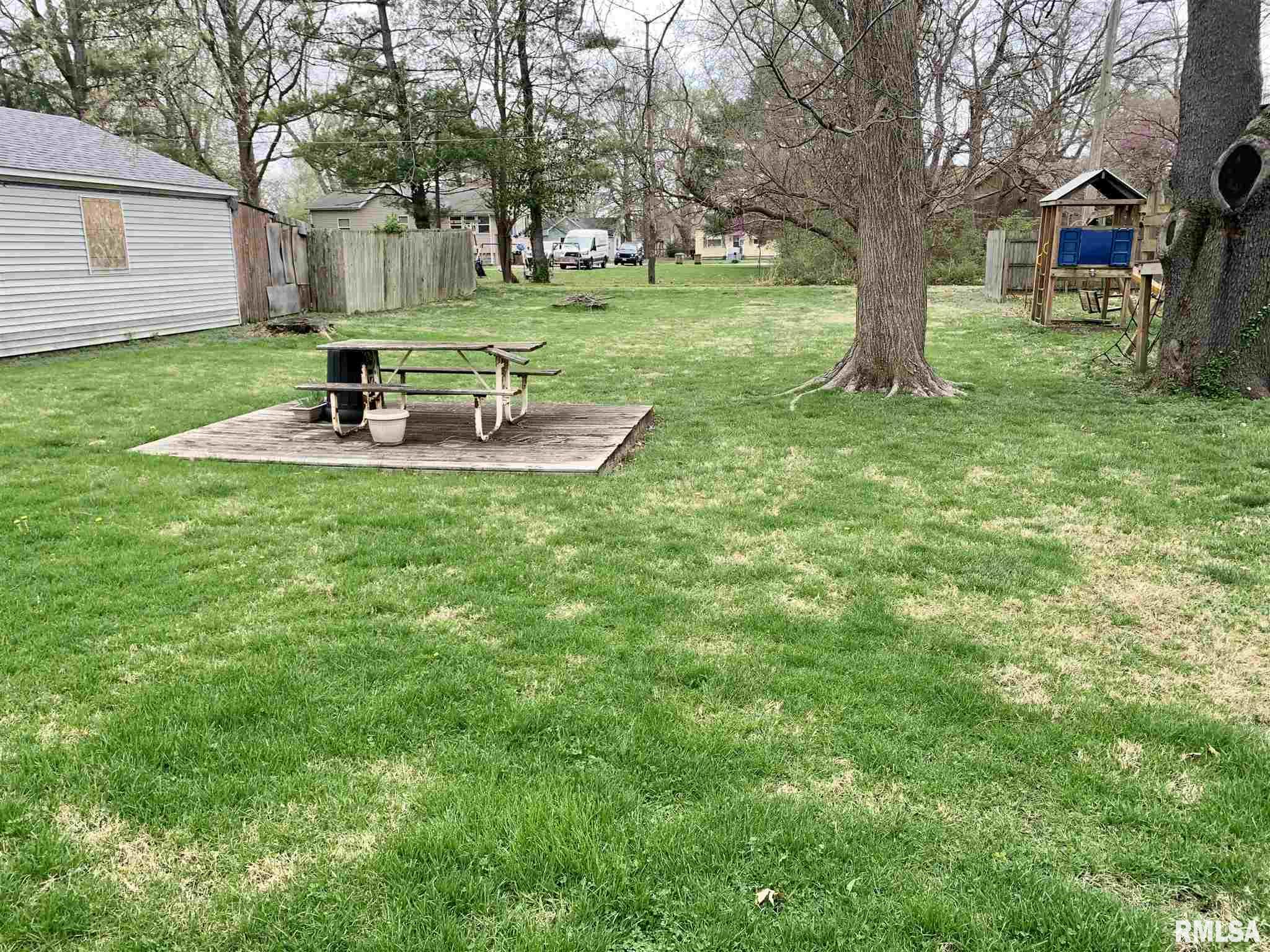 811 Monroe Street Pawnee, IL 62558 - Photo 12 of 15