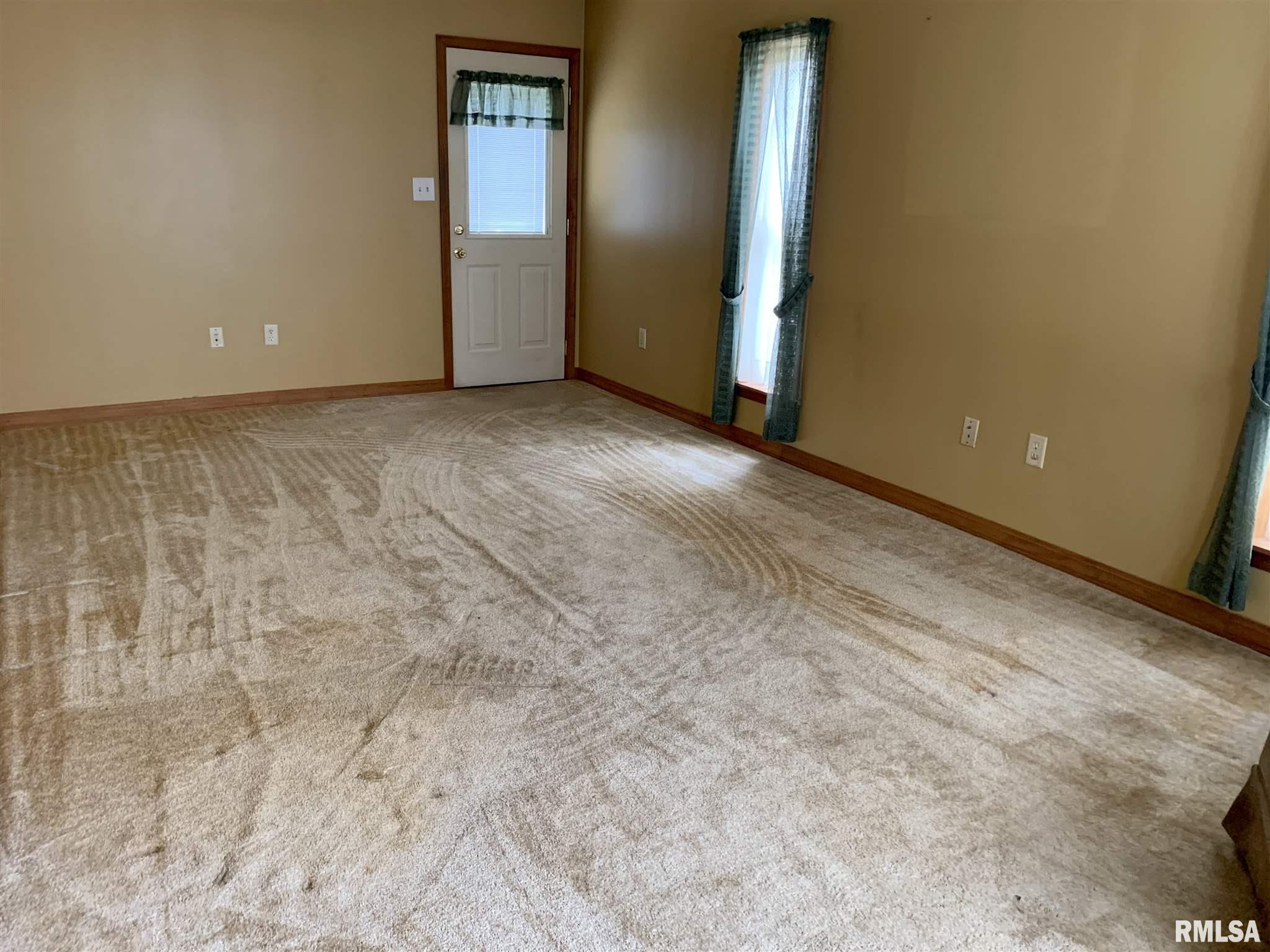 811 Monroe Street Pawnee, IL 62558 - Photo 3 of 15