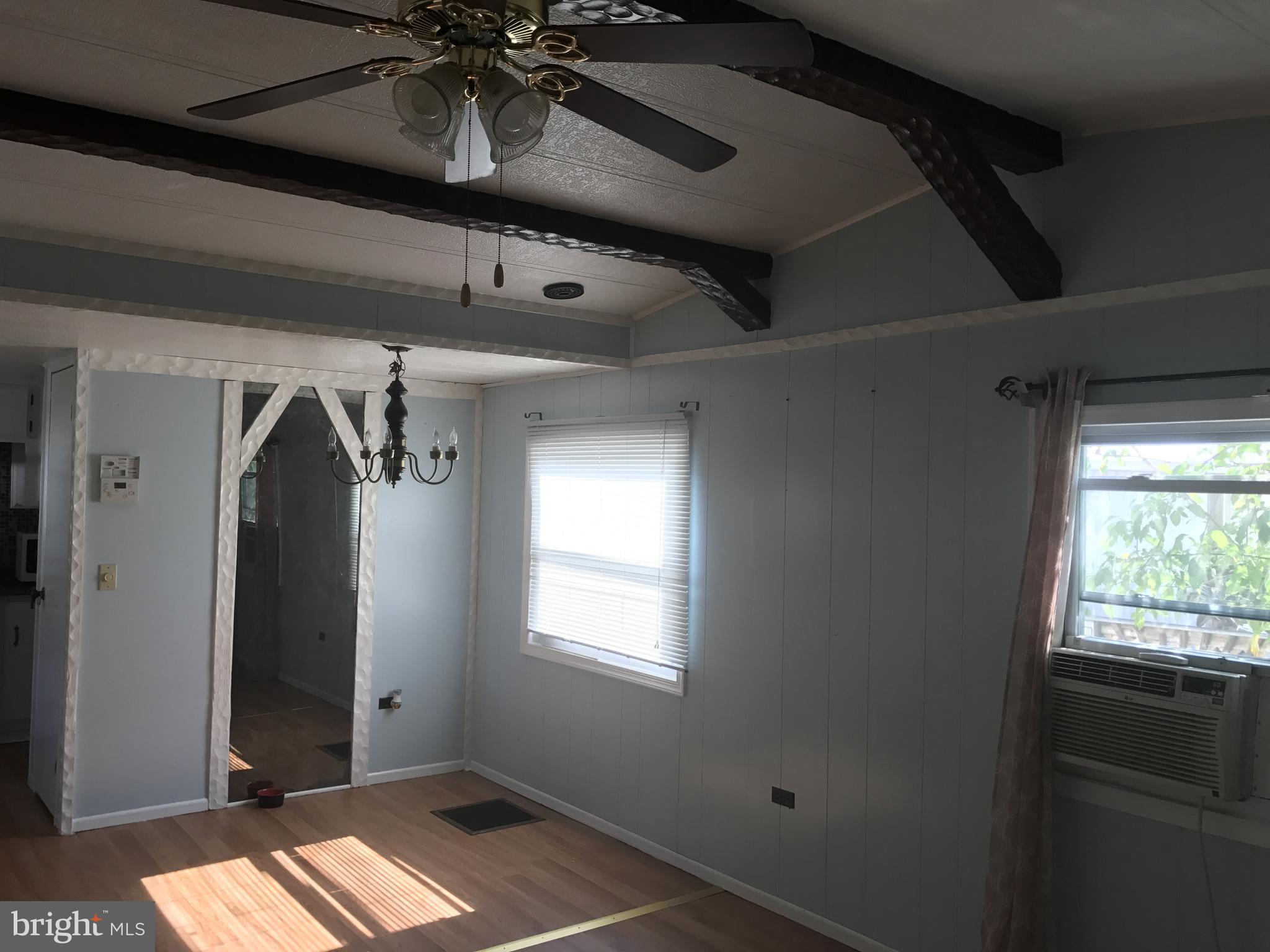 11259 Mobile Drive Fairfax, VA 22030 - Photo 2 of 10 Living Room