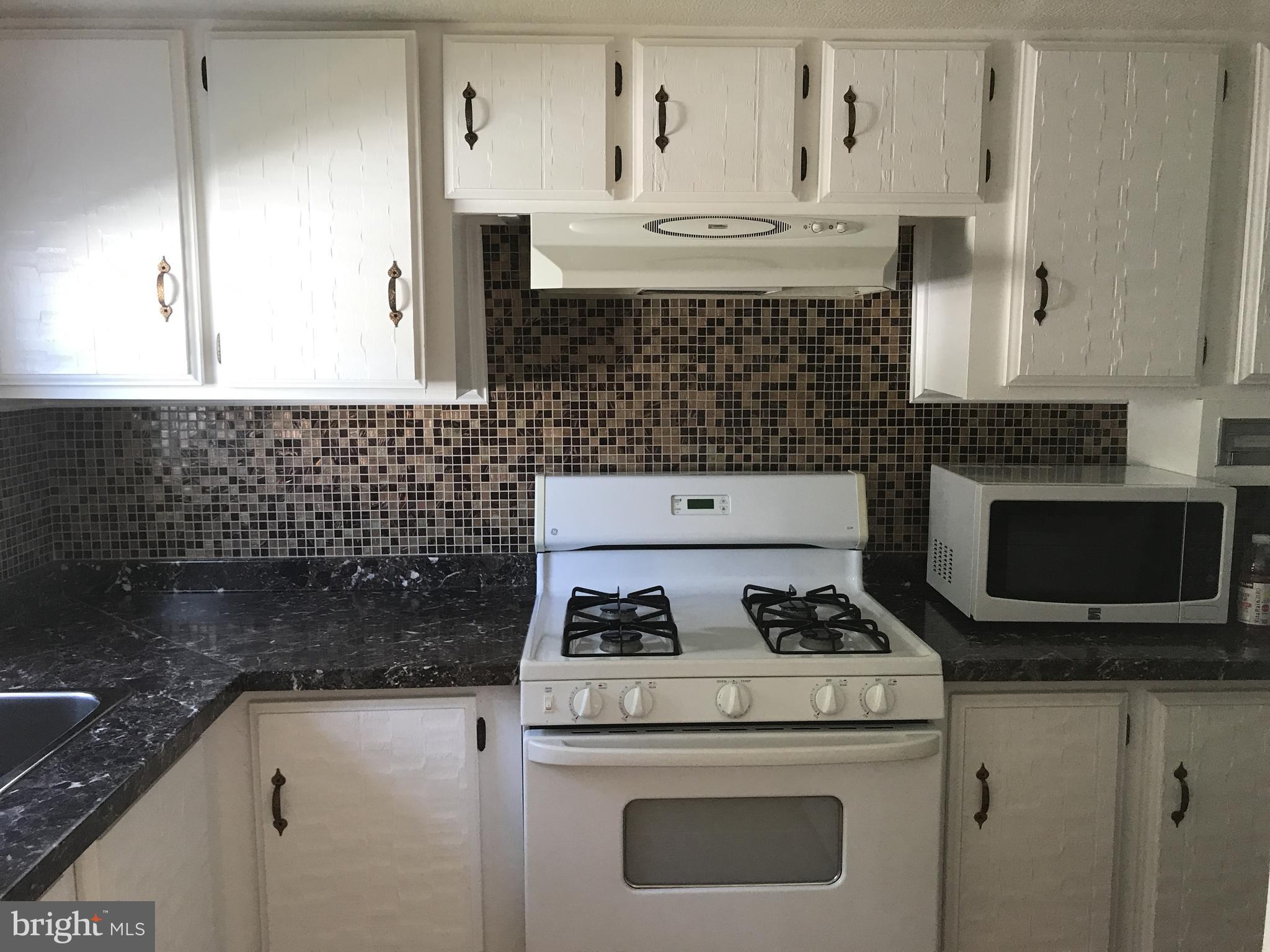 11259 Mobile Drive Fairfax, VA 22030 - Photo 3 of 10 Kitchen