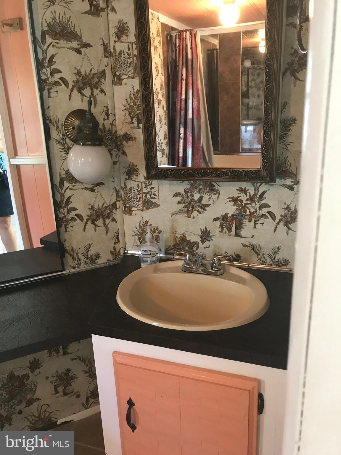 11259 Mobile Drive Fairfax, VA 22030 - Photo 8 of 10 Bath