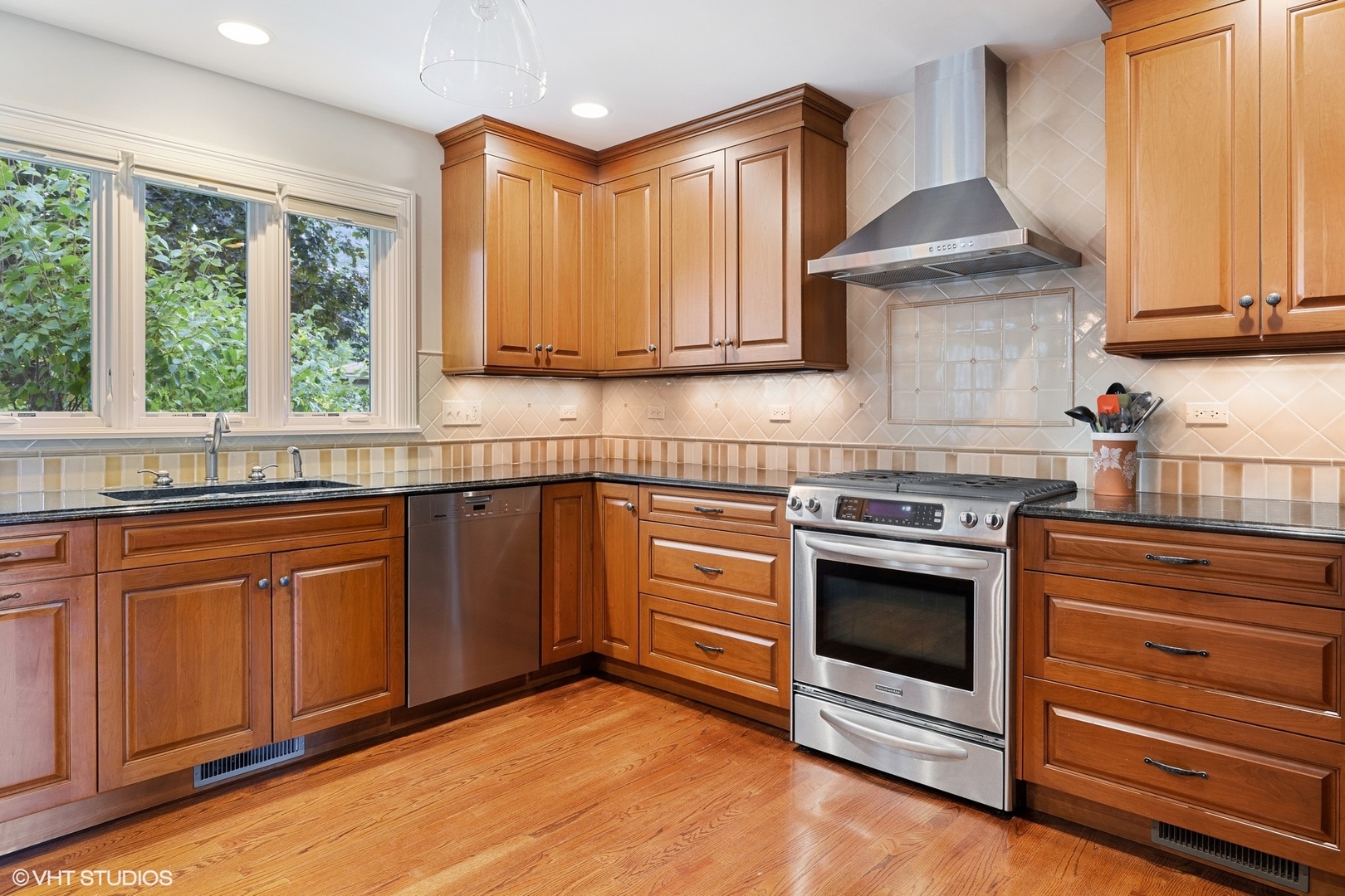148 Riverside Drive Northfield, IL 60093 - Photo 12 of 31