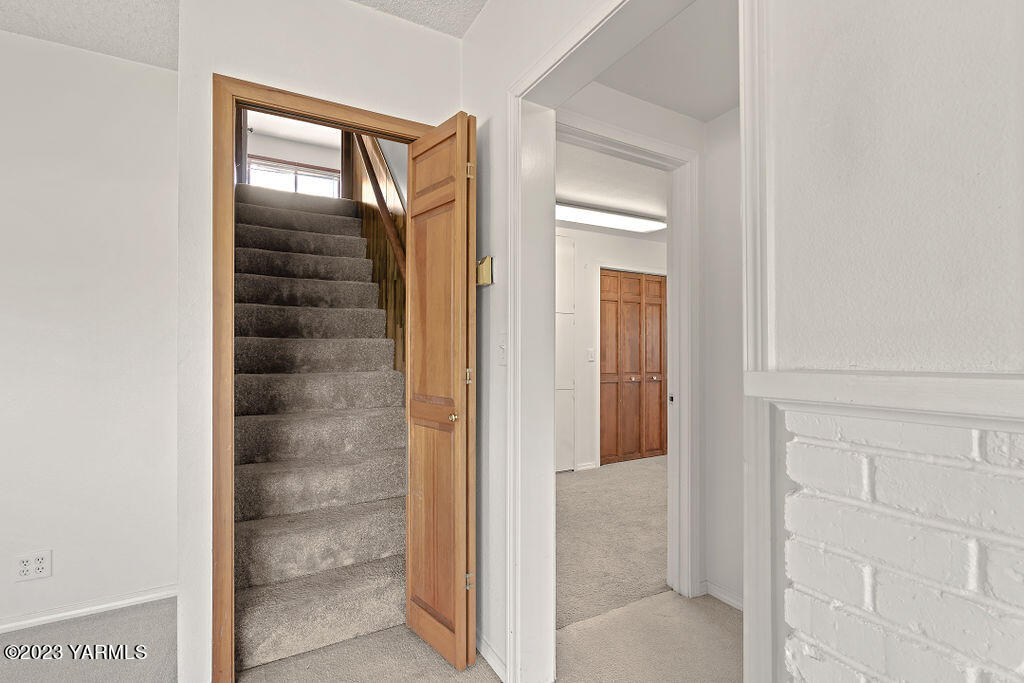 9206 Occidental Road Yakima, WA 98903 - Photo 13 of 23 a view of elevator