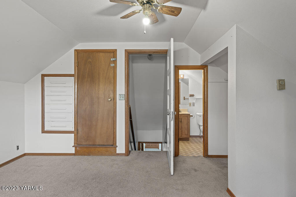 9206 Occidental Road Yakima, WA 98903 - Photo 15 of 23 an empty room with windows and fan