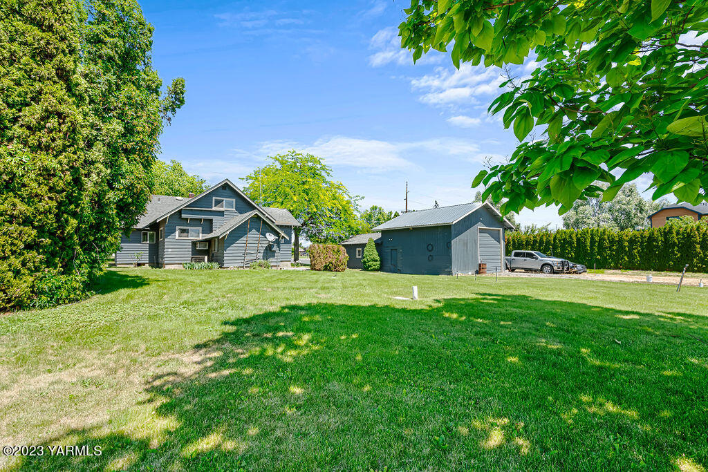 9206 Occidental Road Yakima, WA 98903 - Photo 18 of 23 a front view of house with yard and green space