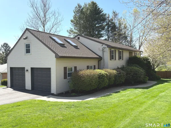 $369,000 | 280 Spindle Hill Road, Wolcott, CT 06716