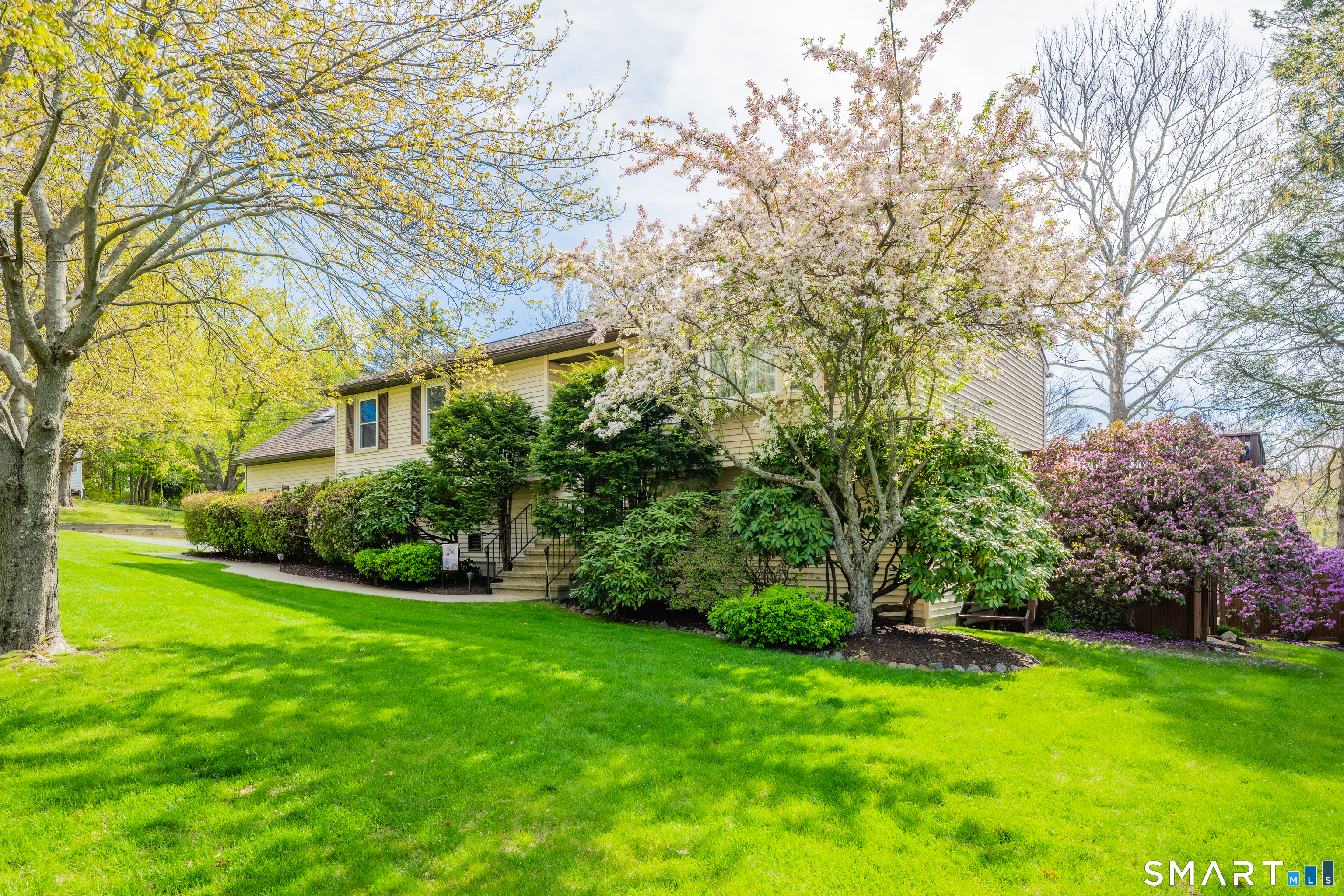 280 Spindle Hill Road Wolcott, CT 06716 - Photo 4 of 39