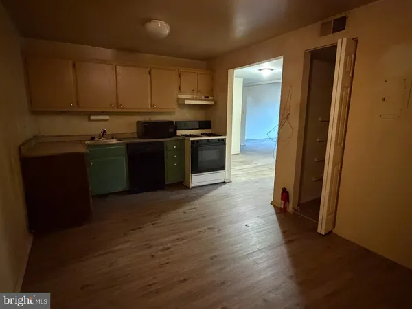 $83,000 | 3315 Huntley Square Drive, Unit T2, Temple Hills, MD 20748