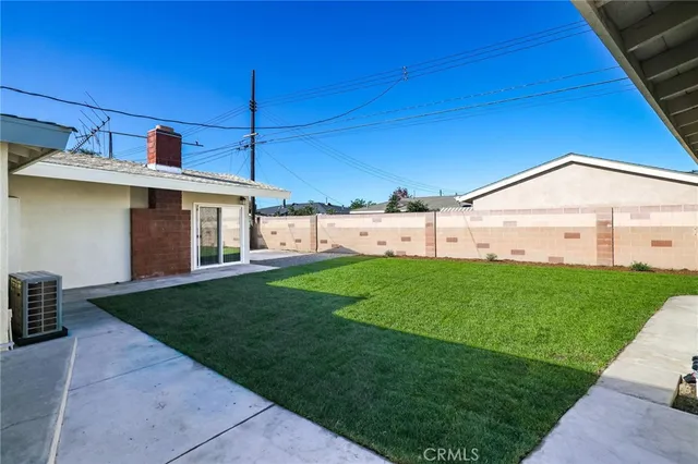 a view of a backyard with plants