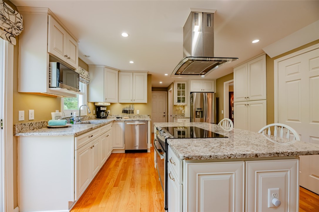 77 Misty Pine Road Perinton, NY 14450 - Photo 19 of 47 THE UPDATED STAINLESS STEEL APPLIANCES ARE INCLUDE