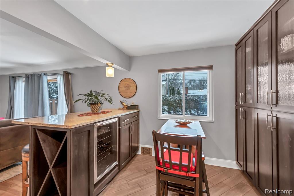 1005 Canterbury Road Grosse Pointe Woods, MI 48236 - Photo 17 of 33