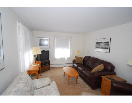 13 Knowles Road Worcester, MA 01602 - Photo 4 of 13 Gallery Image 4