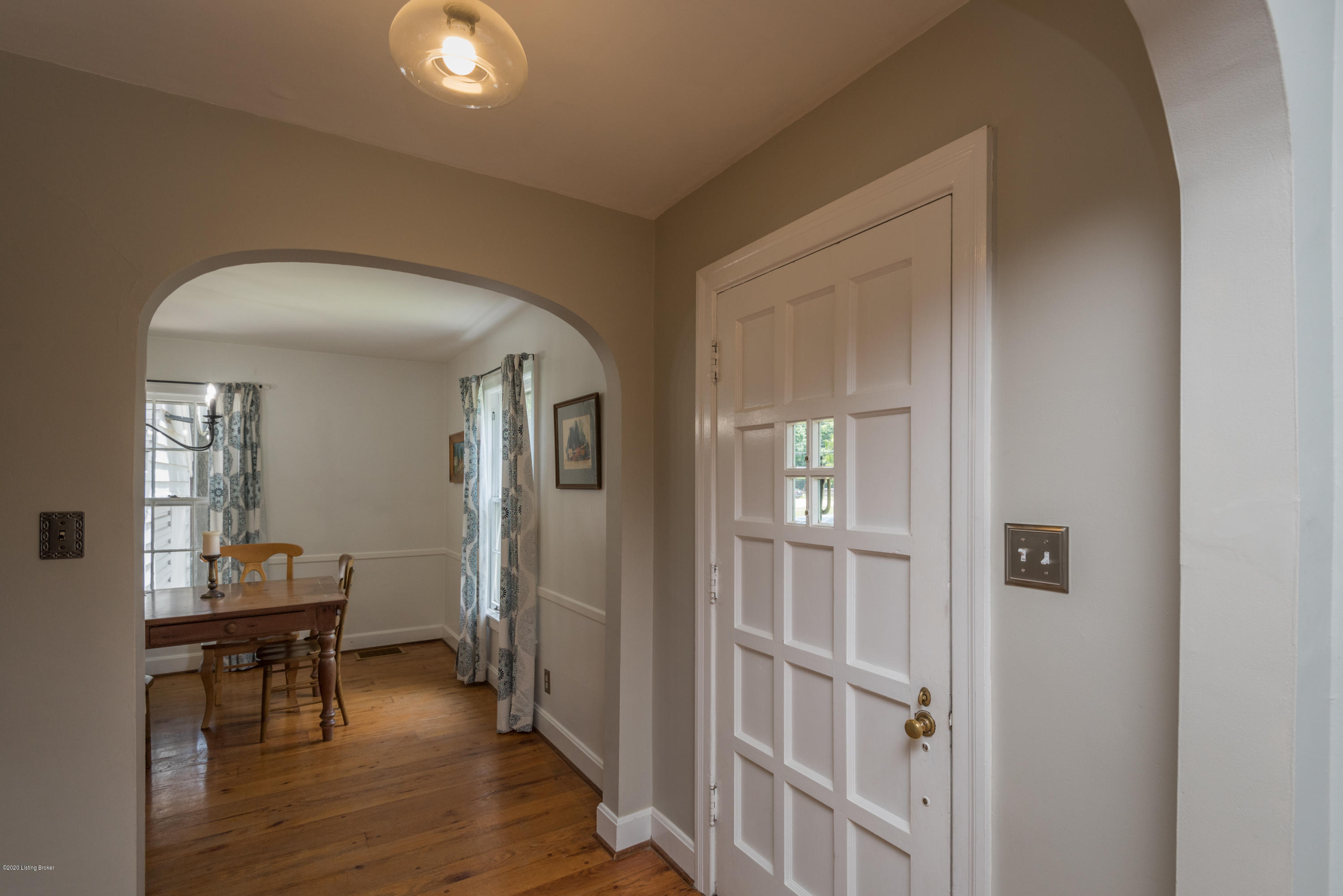 3302 Maple Road Louisville, KY 40299 - Photo 11 of 41 Entryway looking into dining room