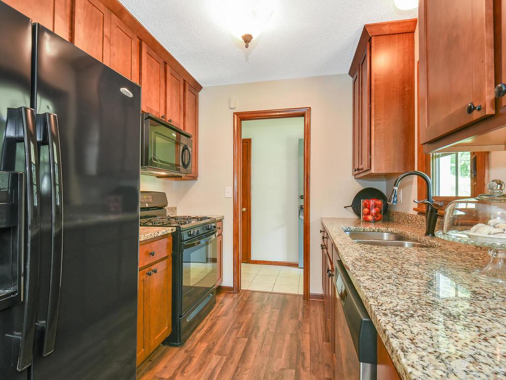 5086 Holiday Road Minnetonka, MN 55345 - Photo 7 of 22