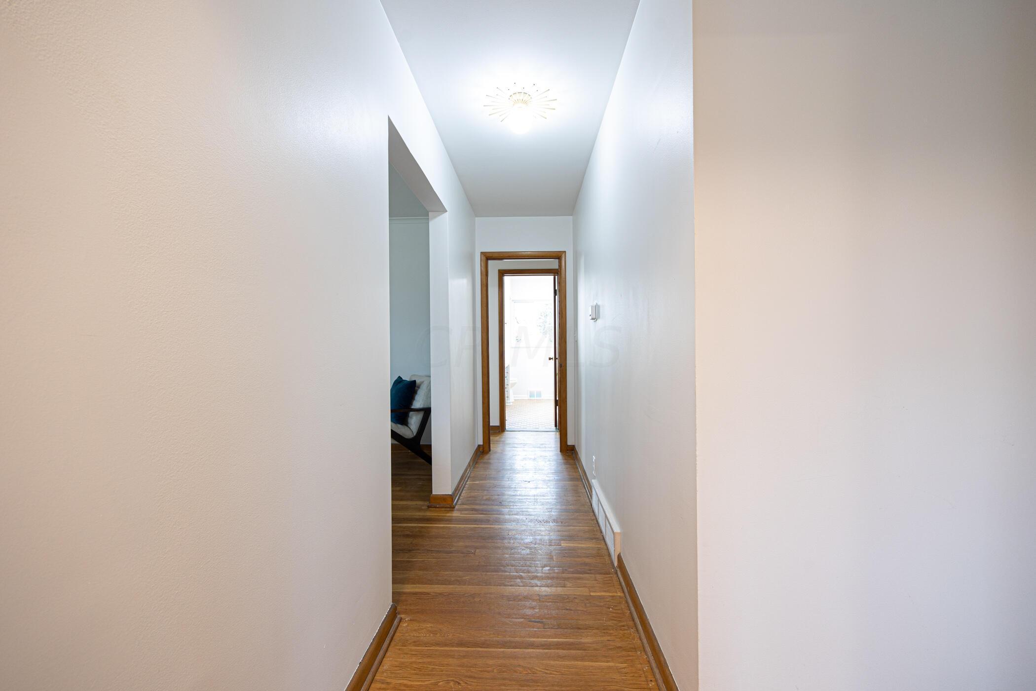 2864 Castlewood Road Columbus, OH 43209 - Photo 12 of 45 Hallway