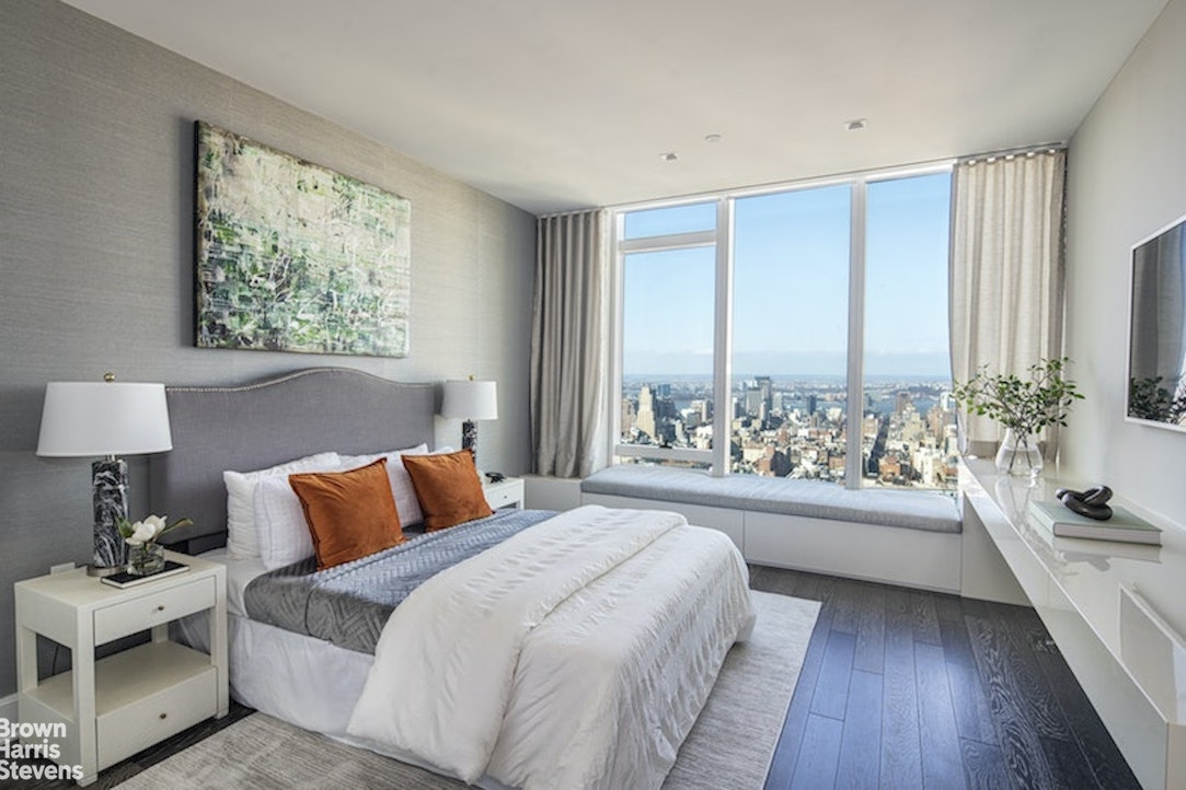 45 East 22nd Street, Unit 42A Manhattan, NY 10010 - Photo 14 of 23 a bedroom with a large bed and a window