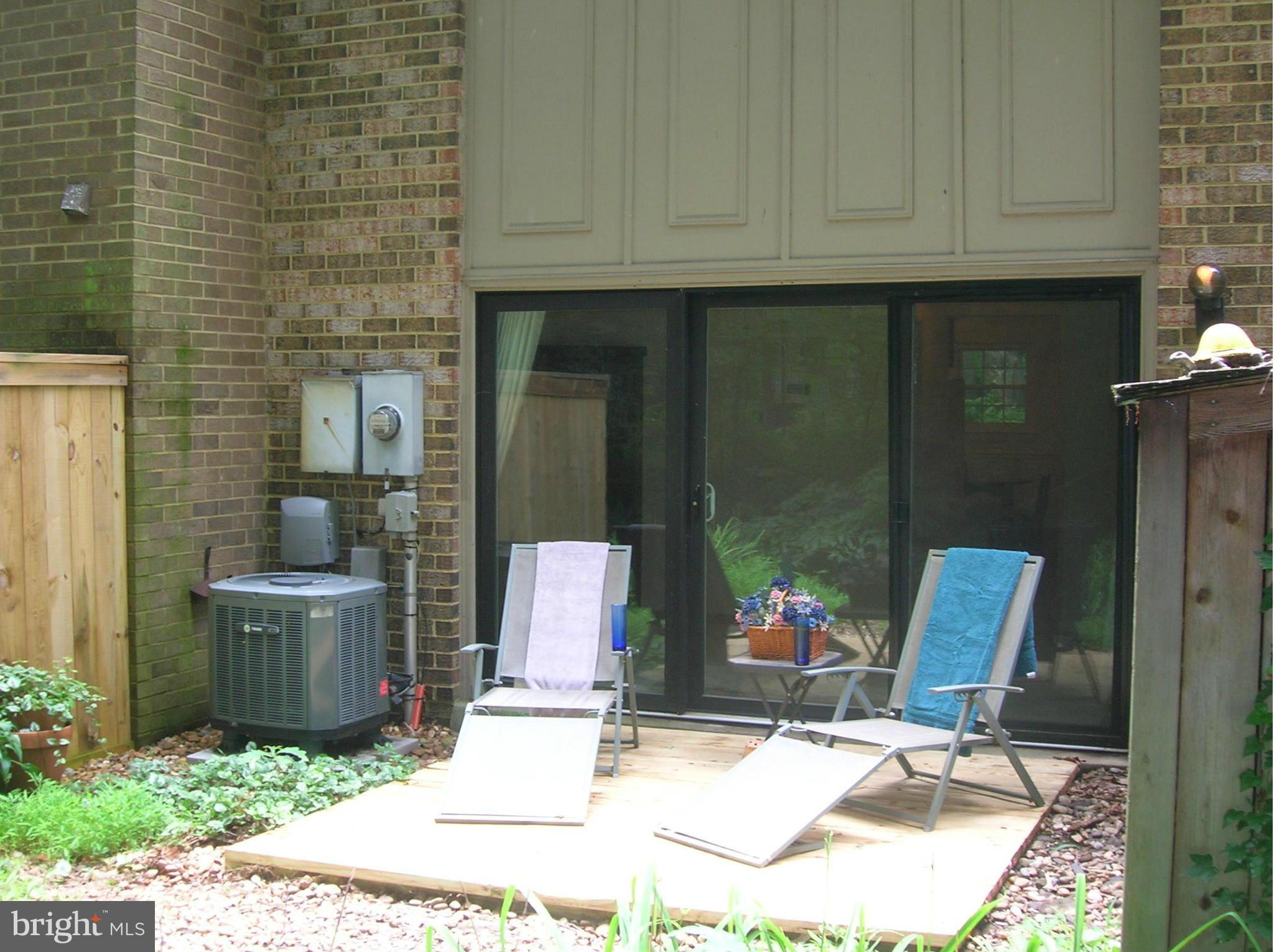 2043 Headlands Circle Reston, VA 20191 - Photo 11 of 14 Exterior (Rear)