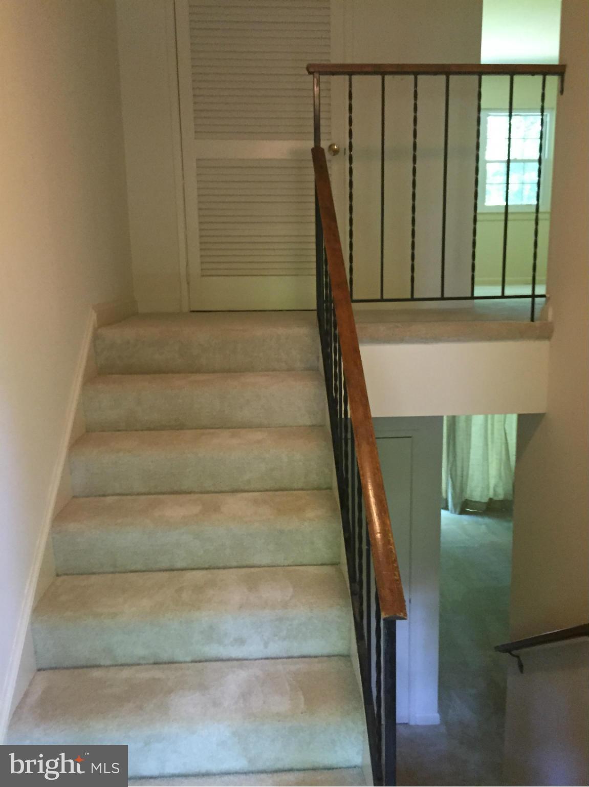 2043 Headlands Circle Reston, VA 20191 - Photo 7 of 14 Interior (General)