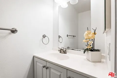 $3,700 | 2242 South Bentley Avenue, Unit 4, Los Angeles, CA 90064