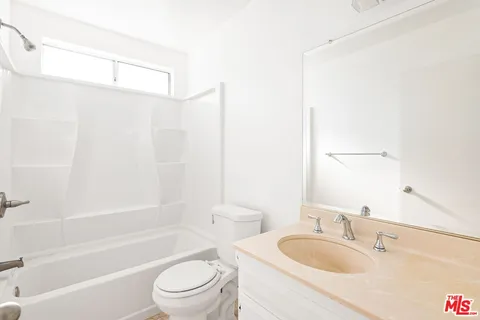 $3,700 | 2242 South Bentley Avenue, Unit 4, Los Angeles, CA 90064