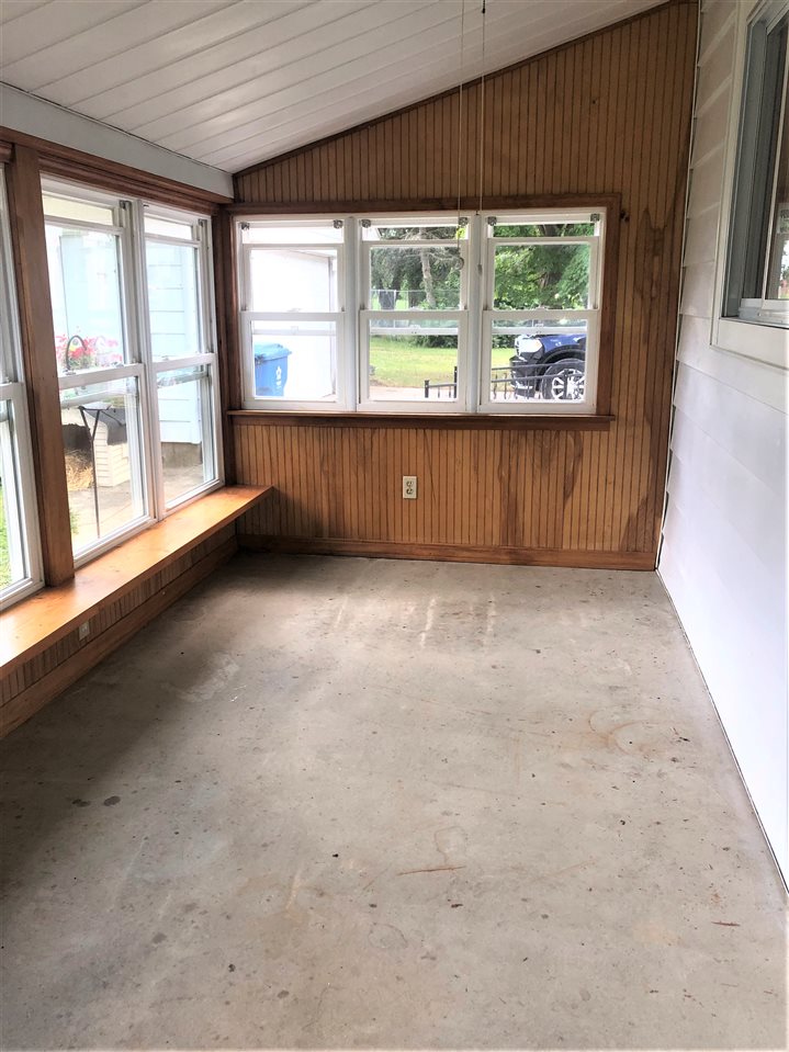 1330 North McKinley Road Flushing, MI 48433 - Photo 15 of 40 Sun room