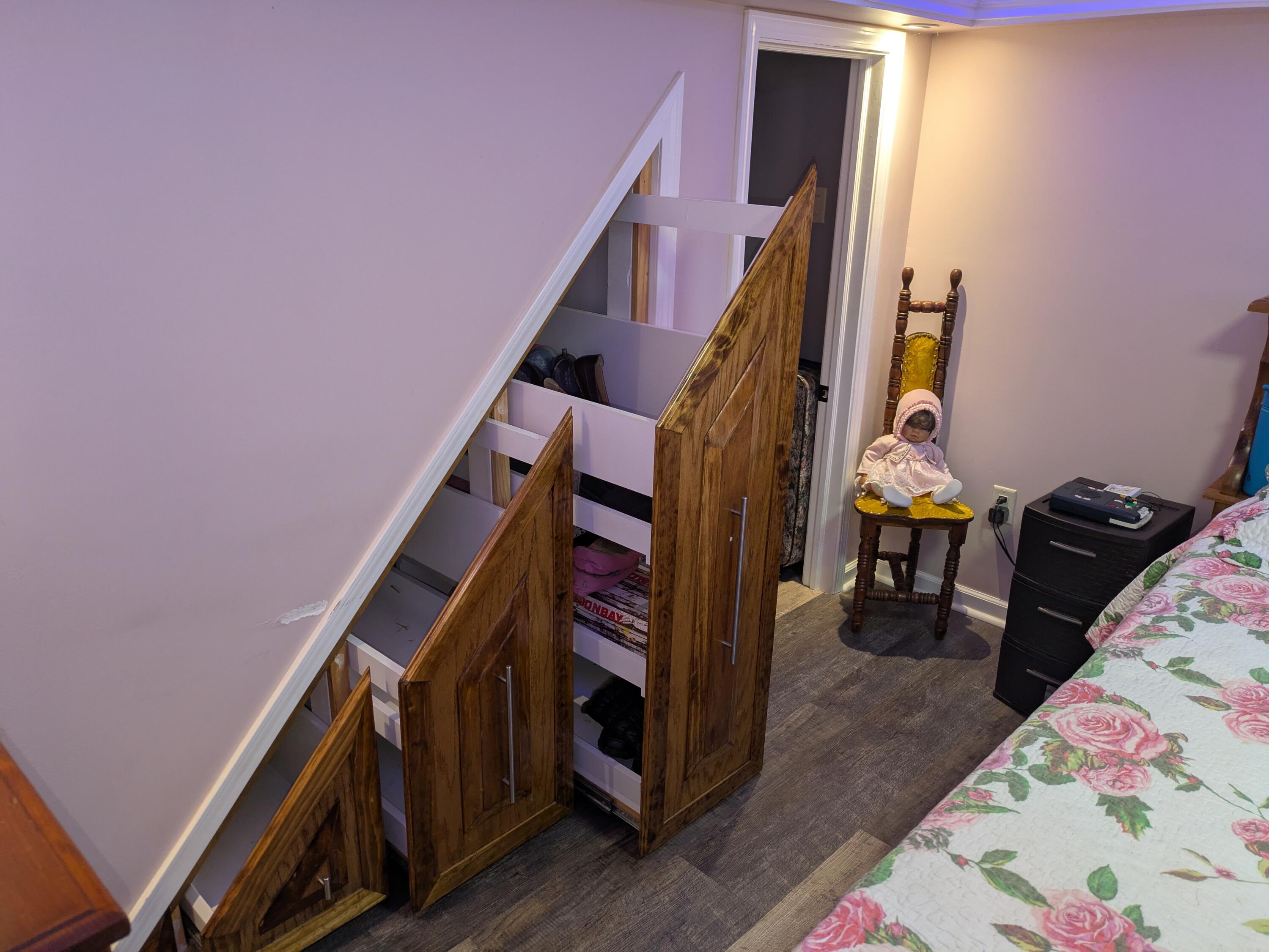 315 North Hobart Road Hobart, IN 46342 - Photo 20 of 33 a view of an entryway with furniture