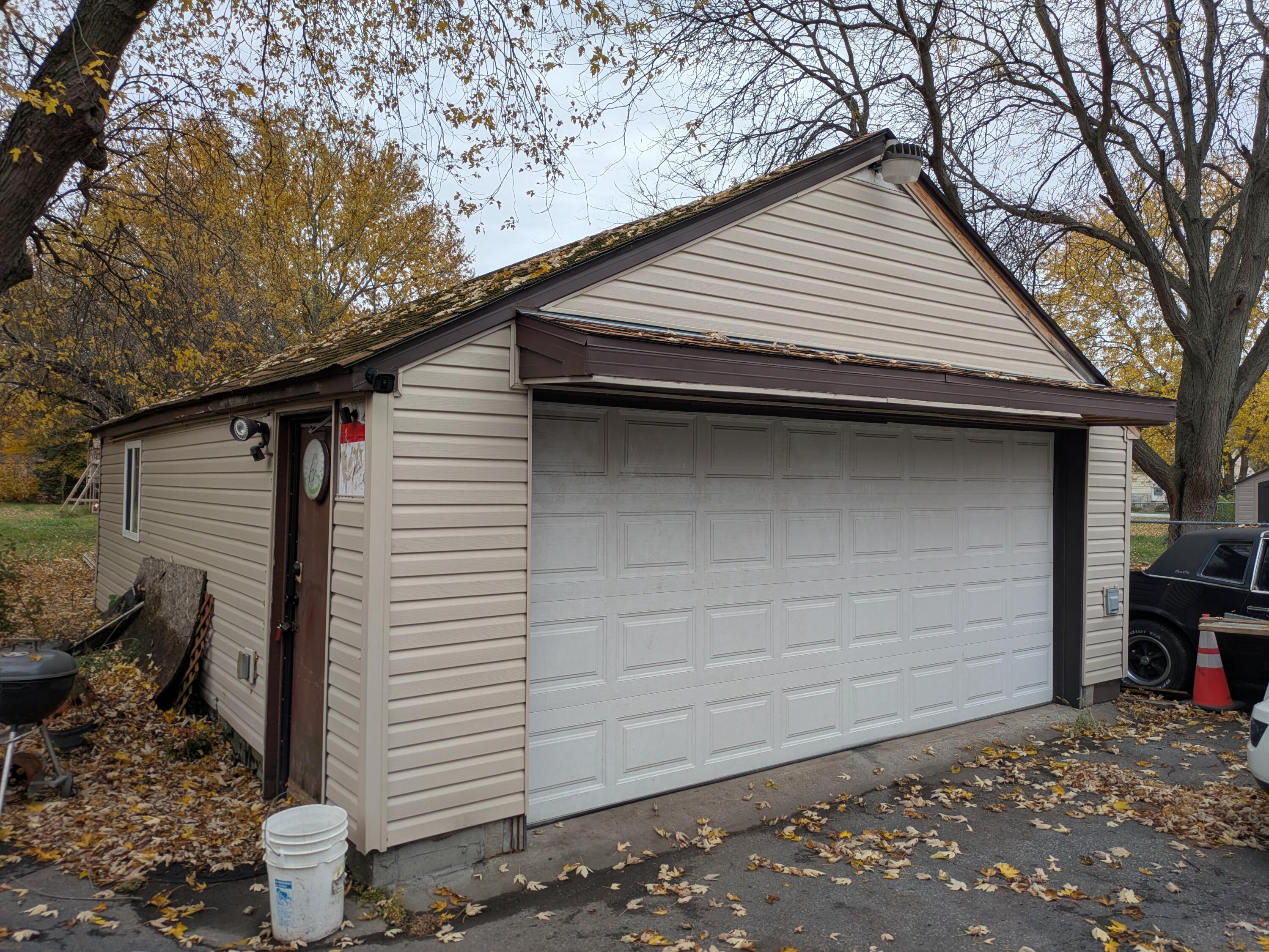 315 North Hobart Road Hobart, IN 46342 - Photo 28 of 33 a backyard of a house