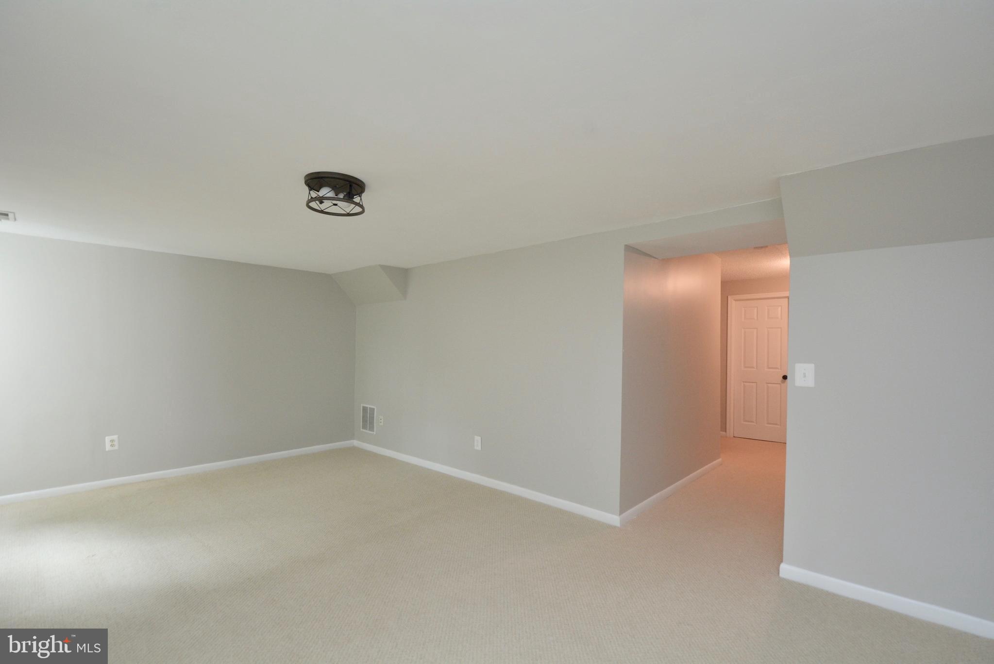 1425 Newport Spring Court Reston, VA 20194 - Photo 33 of 41