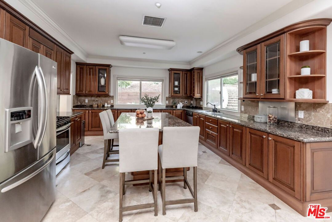 7634 Rocky Mountain View Road Tujunga, CA 91042 - Photo 19 of 50 a view of a dining room with furniture