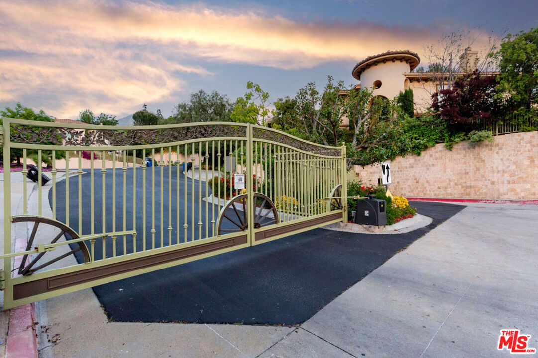 7634 Rocky Mountain View Road Tujunga, CA 91042 - Photo 2 of 50 a view of a balcony with city view