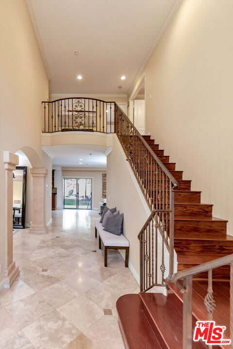 7634 Rocky Mountain View Road Tujunga, CA 91042 - Photo 28 of 50 a view of entryway and hall