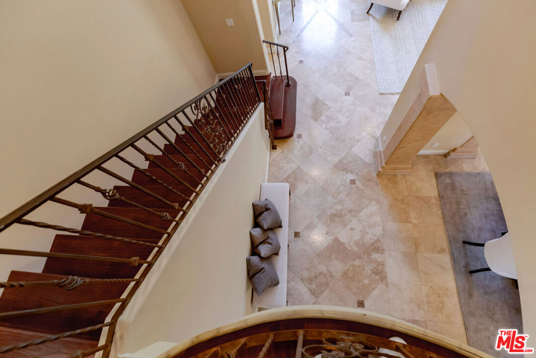7634 Rocky Mountain View Road Tujunga, CA 91042 - Photo 29 of 50 a view of entryway with wooden floor