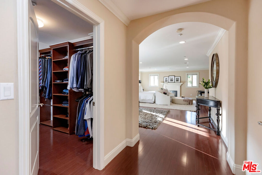 7634 Rocky Mountain View Road Tujunga, CA 91042 - Photo 32 of 50 a view of a living room