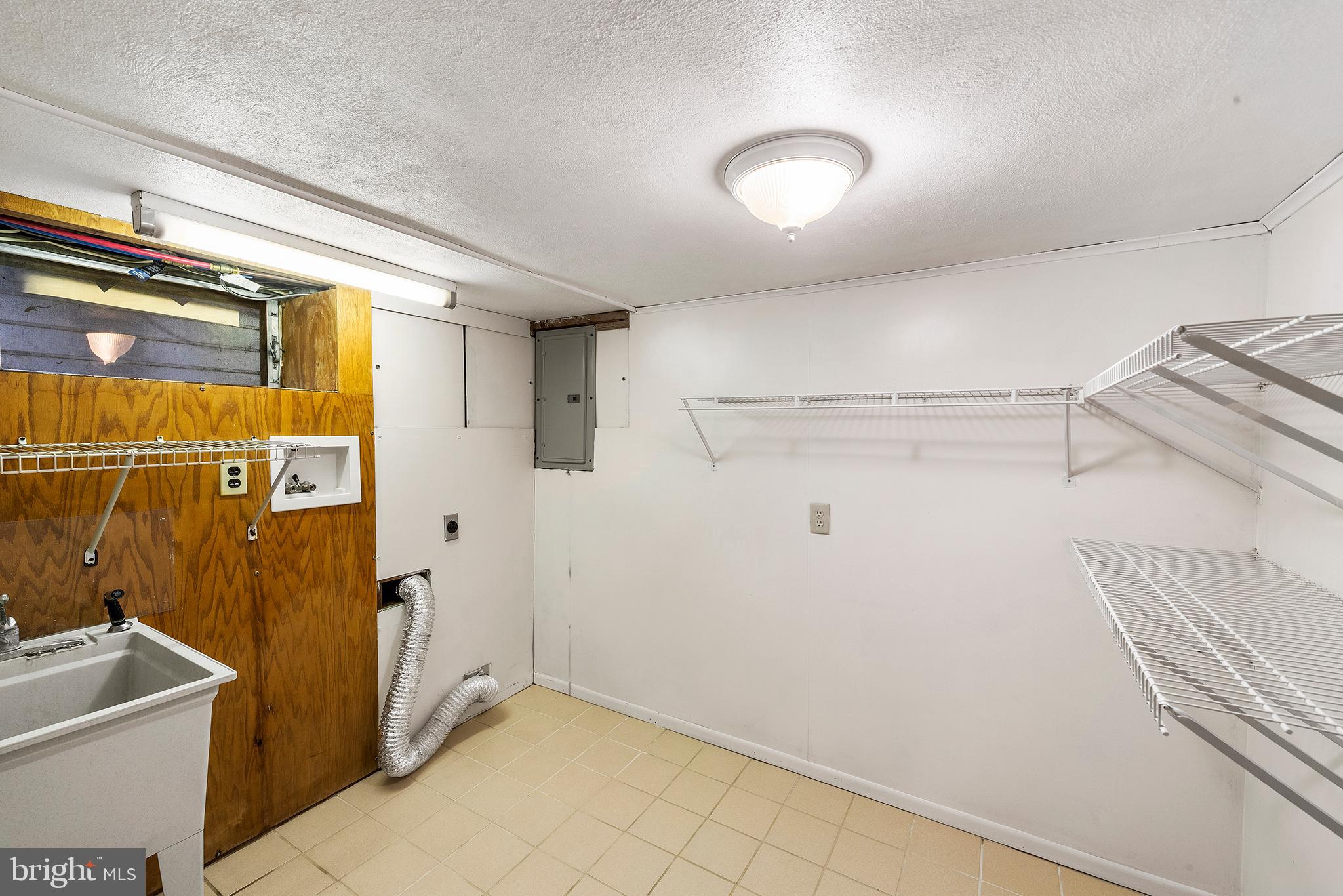 246 New Road Horsham, PA 19044 - Photo 16 of 29 Basement Laundry room
