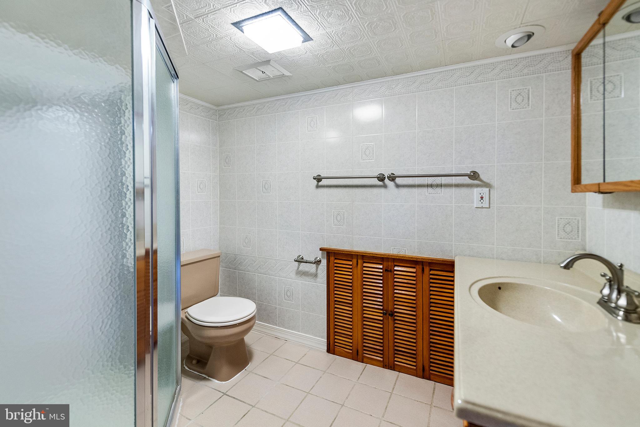246 New Road Horsham, PA 19044 - Photo 17 of 29 Basement Bathroom