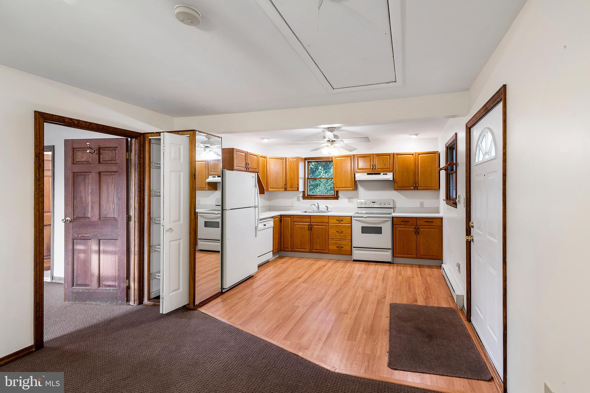 246 New Road Horsham, PA 19044 - Photo 21 of 29 In-law suite Kitchen