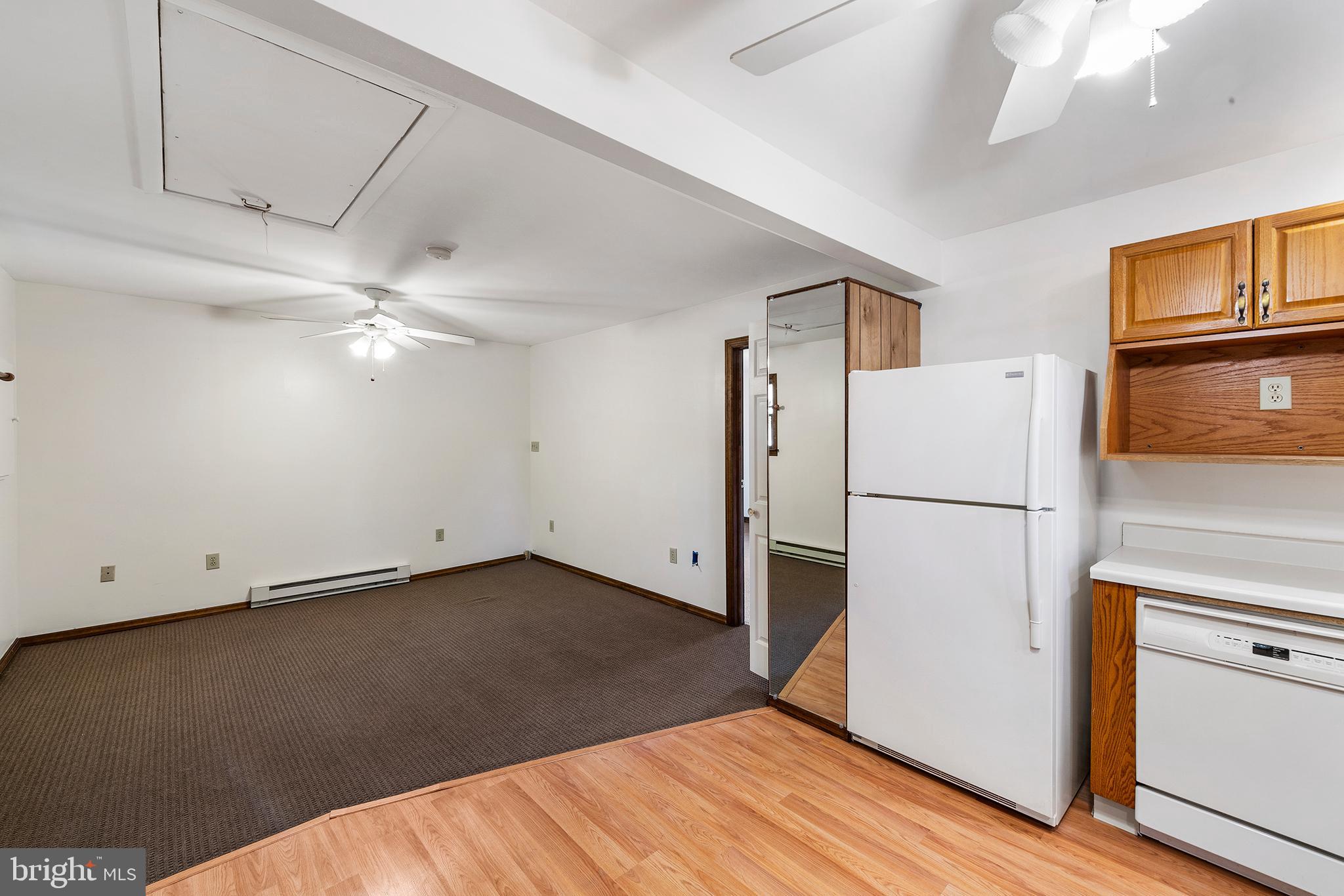 246 New Road Horsham, PA 19044 - Photo 22 of 29 In-law suite Kitchen/living room combination