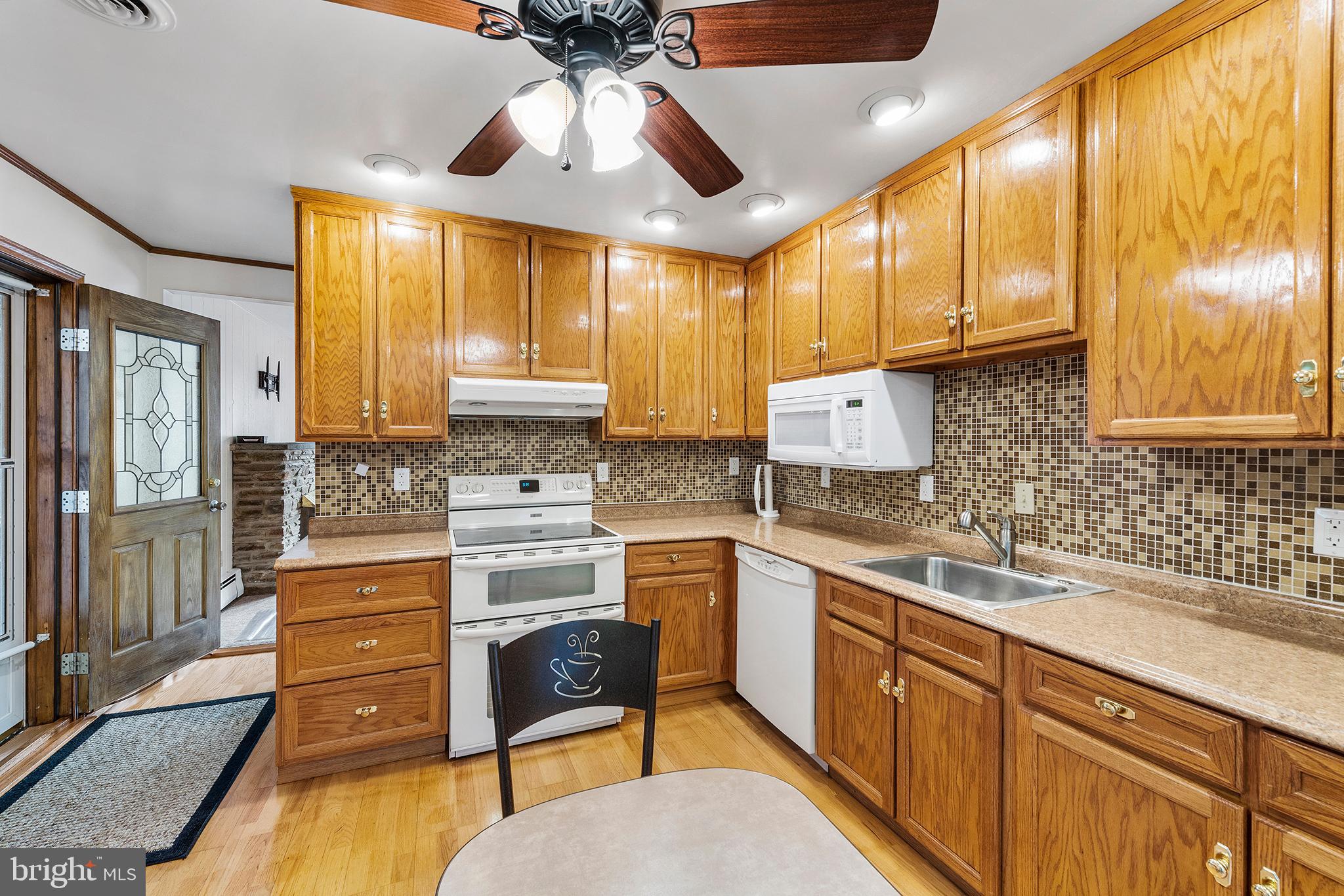 246 New Road Horsham, PA 19044 - Photo 7 of 29 Main house kitchen