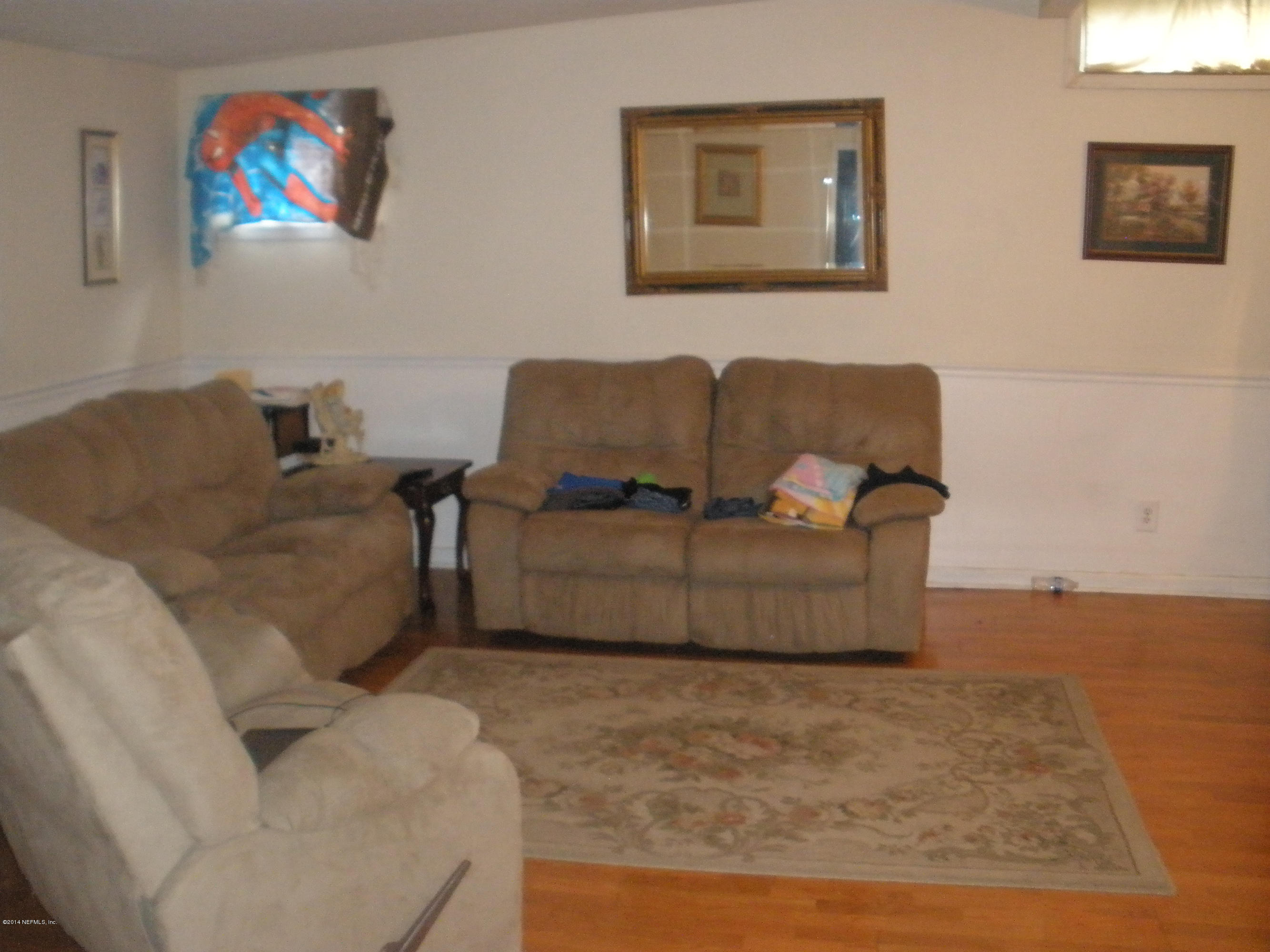 6936 Clovis Road Jacksonville, FL 32205 - Photo 2 of 4 a living room with furniture and a couch