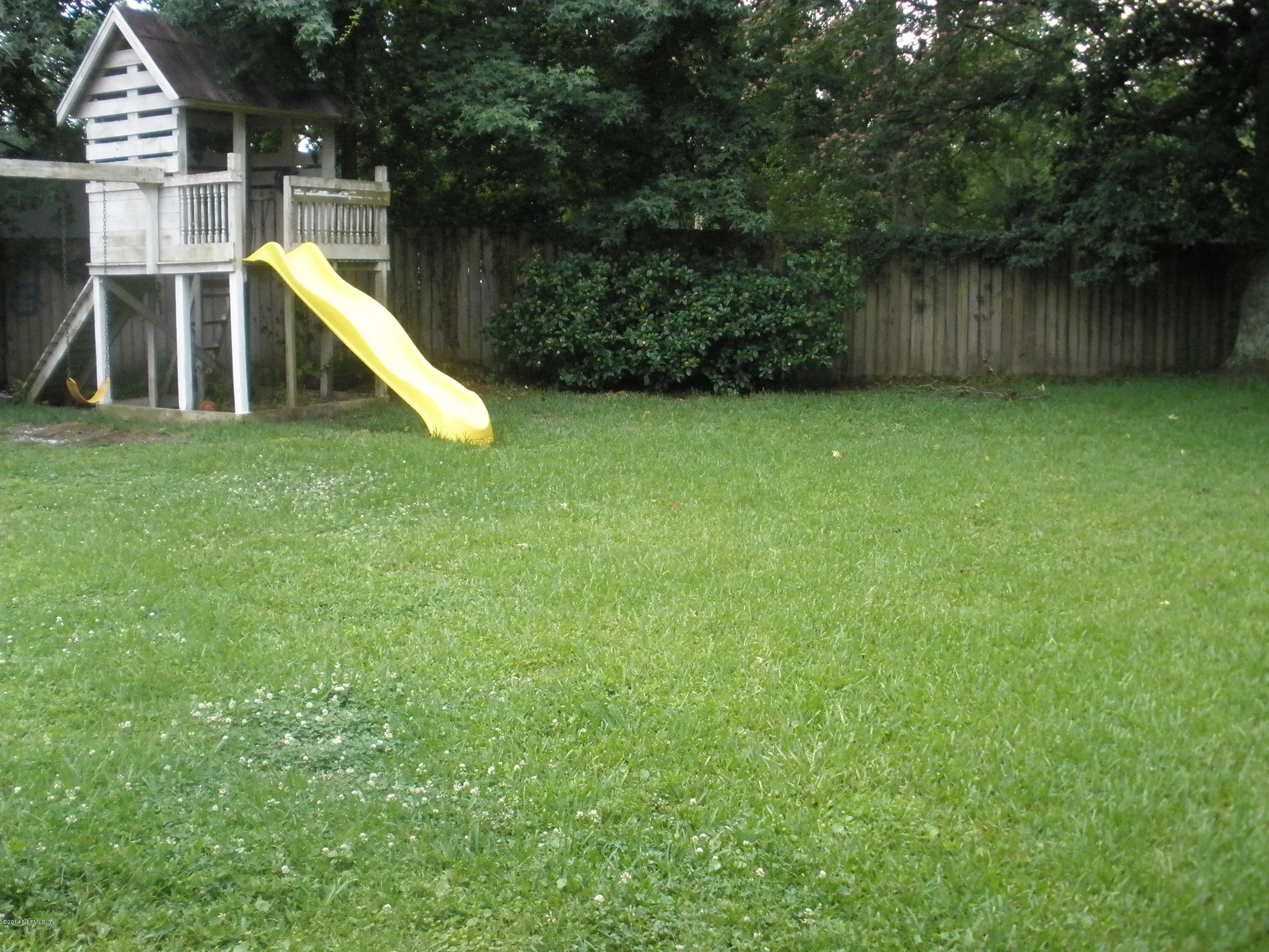 6936 Clovis Road Jacksonville, FL 32205 - Photo 4 of 4 a view of a house with a park