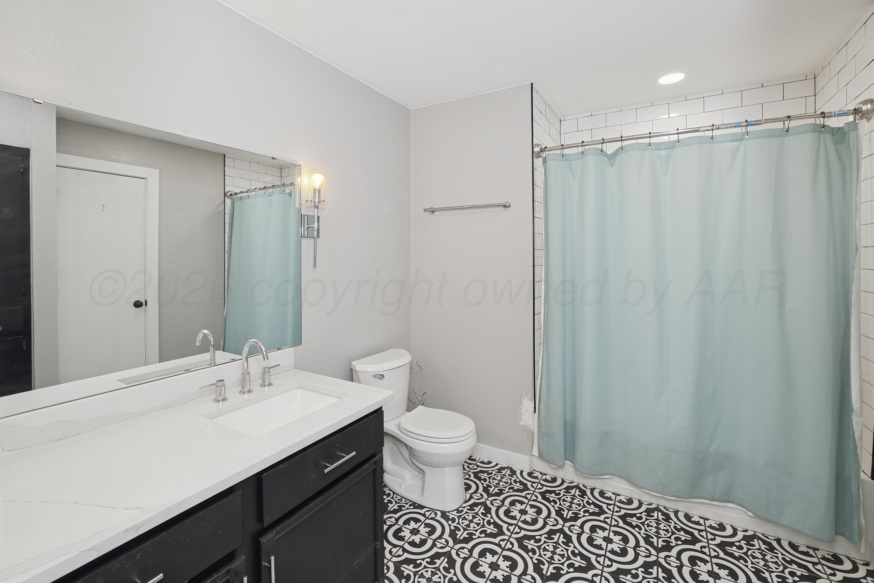4304 South Bonham Street Amarillo, TX 79110 - Photo 15 of 22 15-Bathroom