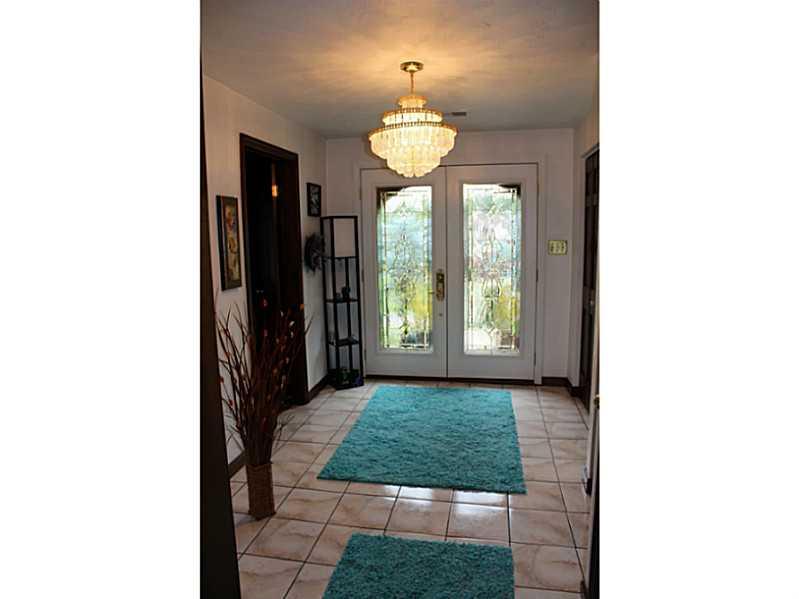 336 Streets Run Road Whitehall, PA 15236 - Photo 4 of 25 Entry/Foyer.
