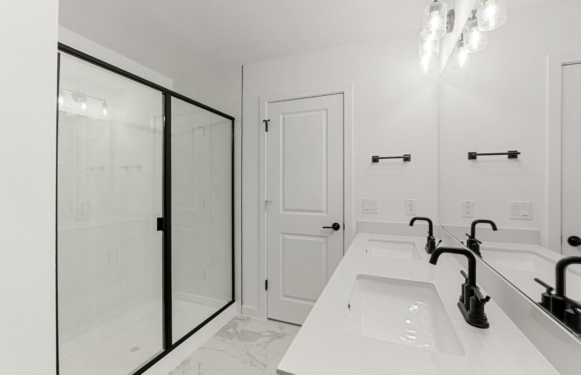 360 Begonia Street Buda, TX 78610 - Photo 14 of 26 a bathroom with a tub and a sink