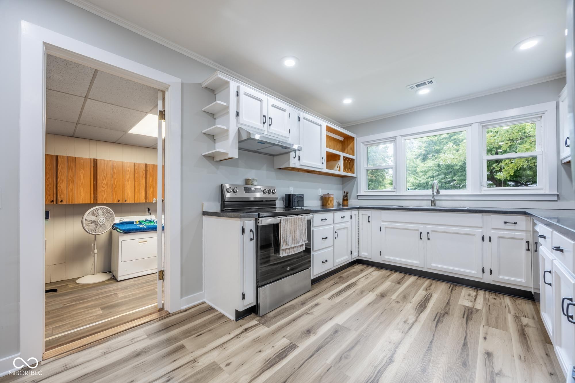 920 North Franklin Road Indianapolis, IN 46219 - Photo 14 of 37