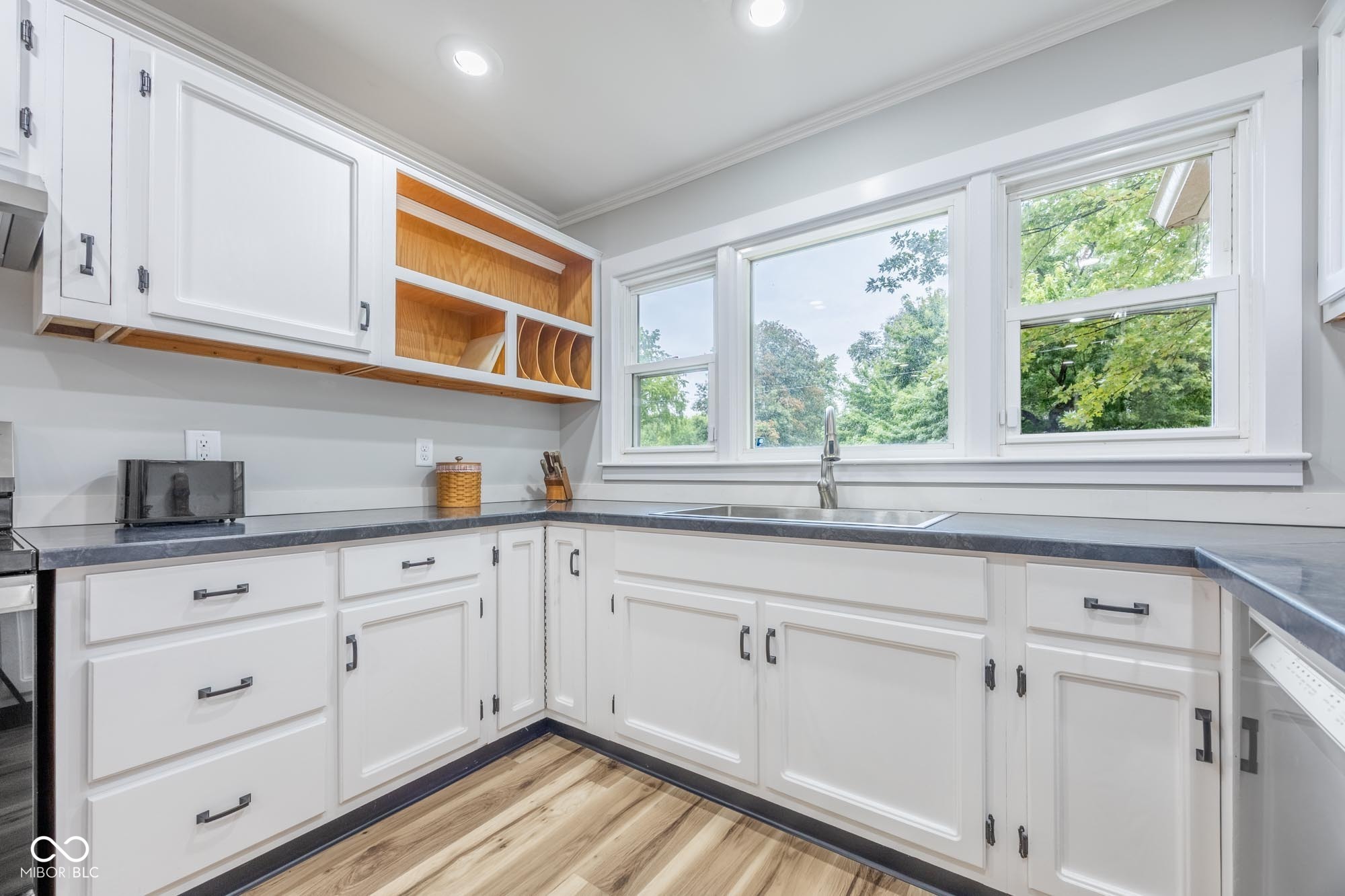 920 North Franklin Road Indianapolis, IN 46219 - Photo 16 of 37