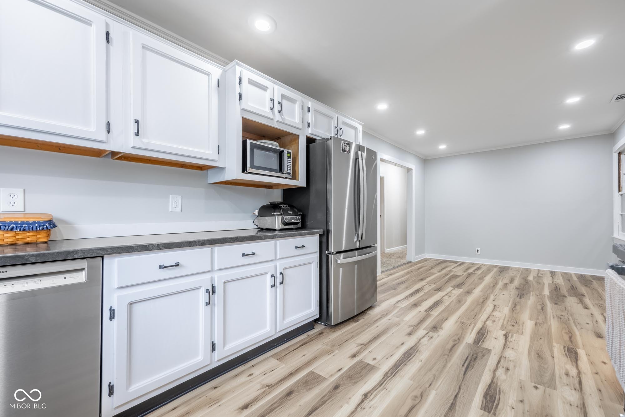 920 North Franklin Road Indianapolis, IN 46219 - Photo 19 of 37