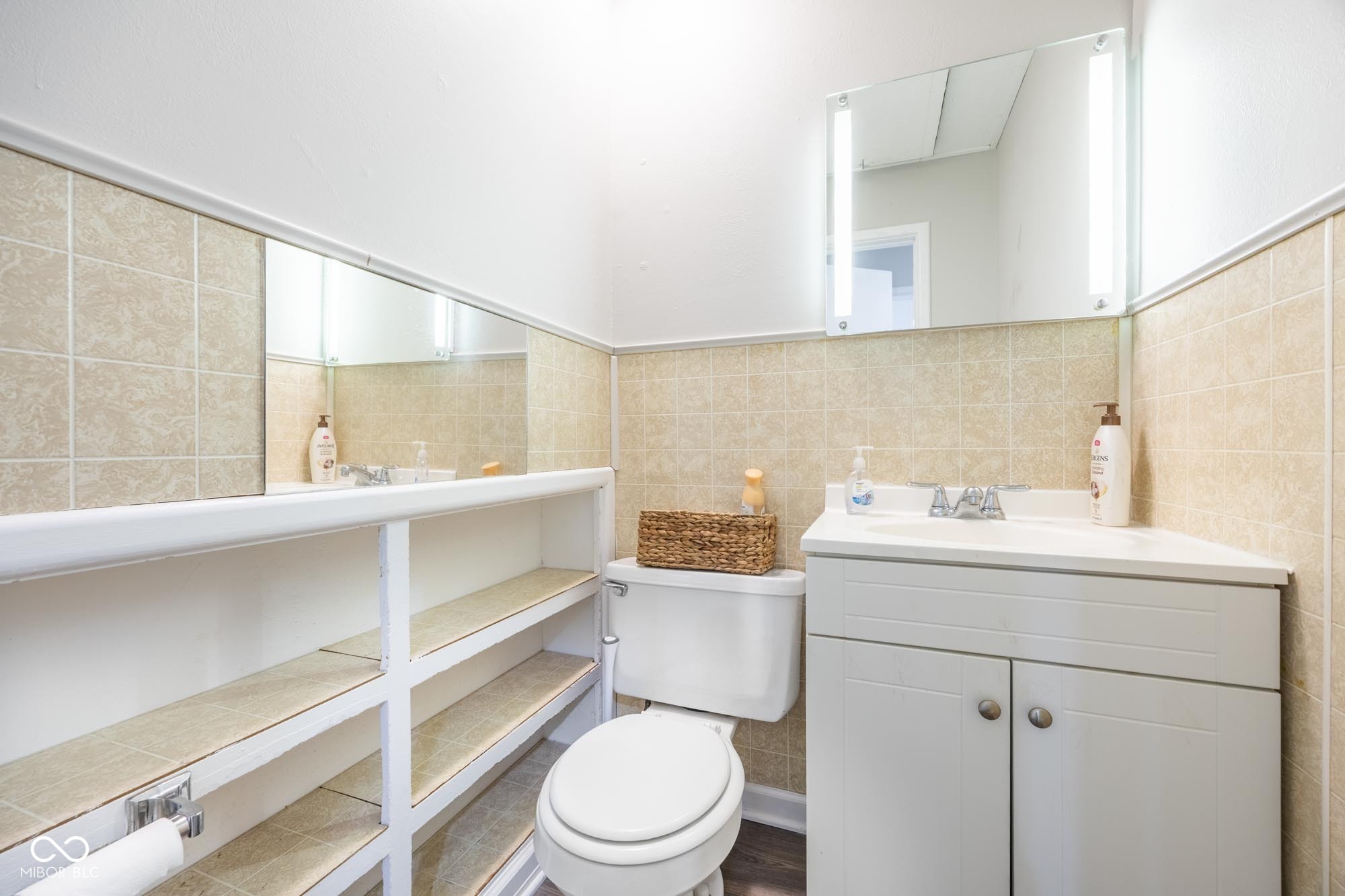 920 North Franklin Road Indianapolis, IN 46219 - Photo 21 of 37