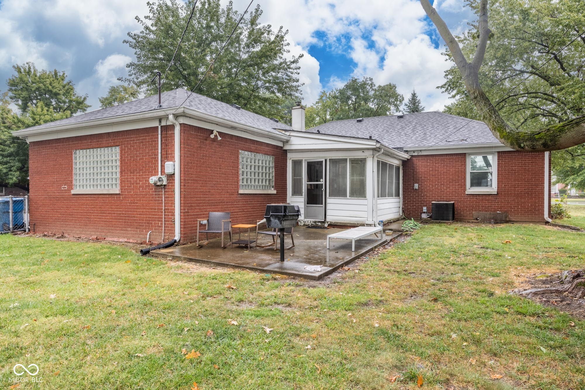 920 North Franklin Road Indianapolis, IN 46219 - Photo 5 of 37