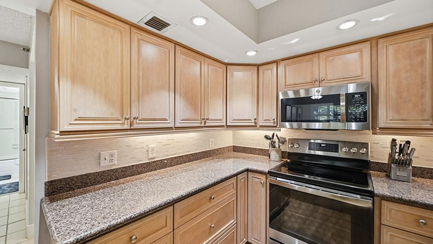 500 Ocean Trail Way, Unit 207 Jupiter, FL 33477 - Photo 4 of 30 Kitchen